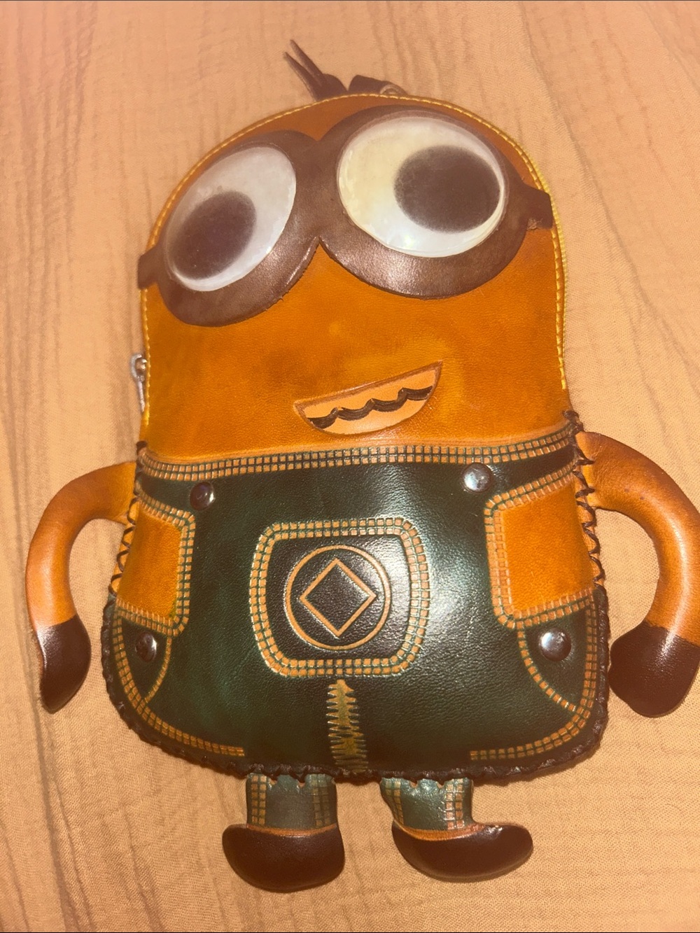 Minions crossbody